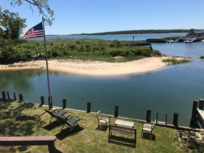 Lagoon Lodge North Fork Charming 3Br Waterfront wifi on beach G